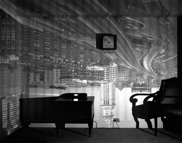 "Bostons Old Custom House In Hotel Room" - Camera Obscura karya Albelardo Morell (Sumber: www.abelardomorell.net)